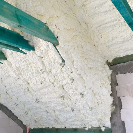 apartamentowiec rowy ocieplanie piana poliuretanowa