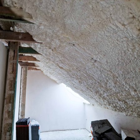 dom jednorodzinny konik ocieplenie dachu piana pur