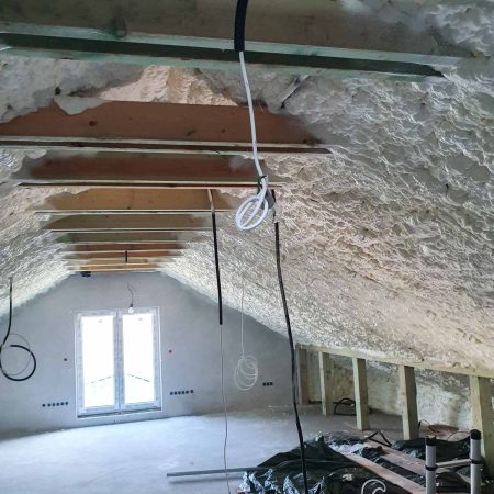 dom jednorodzinny lubiatow ocieplenie dachu piana pur 2